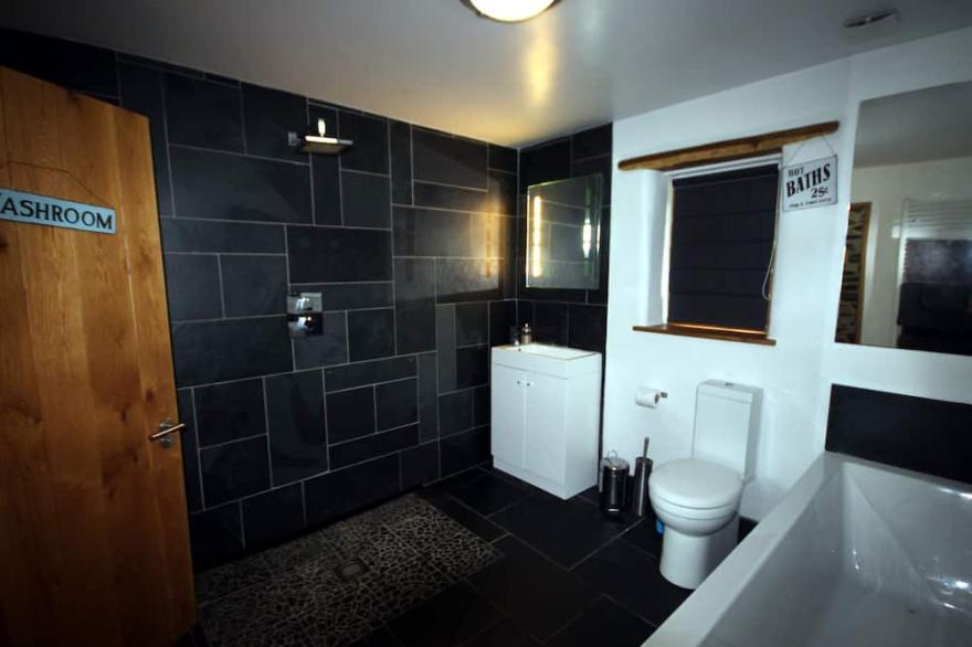 The Lower & Upper Arches, luxury Converted Barn in Devon countryside