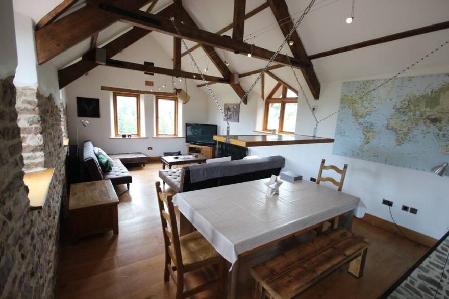 The Lower & Upper Arches, luxury Converted Barn in Devon countryside