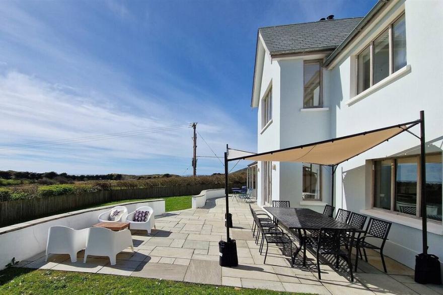Broad-De Sleeps 10 | Pet Friendly* | Near Beach