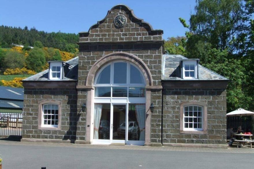 Stay somewhere unusual , Peaceful central location, sleeps 4, Pets Welcome.