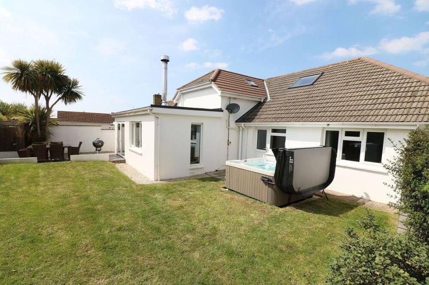 Sands End - Pet Friendly* | Hot Tub* | EV Charger*