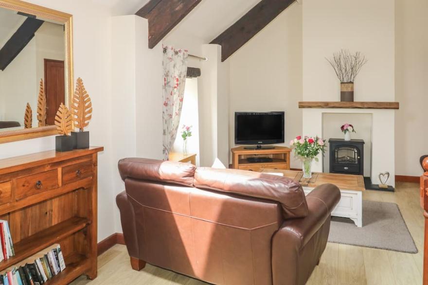 THE HAYLOFT, pet friendly, character holiday cottage in St Neot