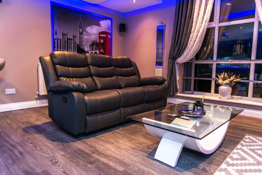 Optimal Apartments - Designer Jet Hot Tub Suite