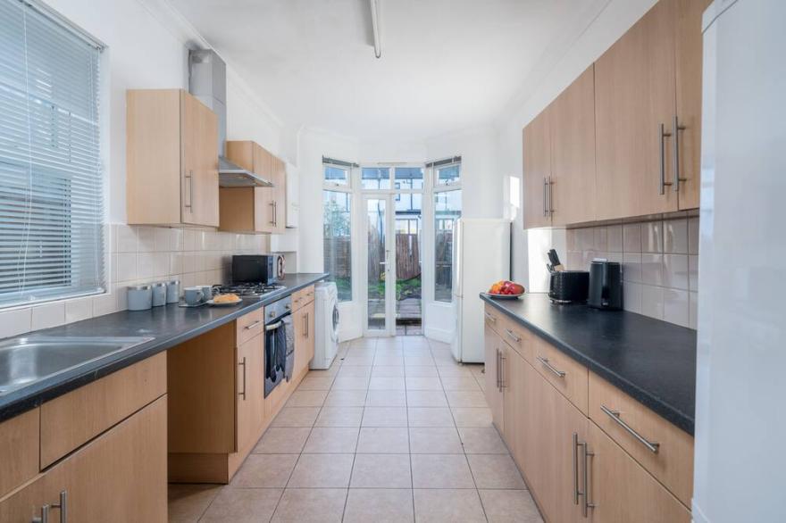 4 beds Family Home in Tottenham