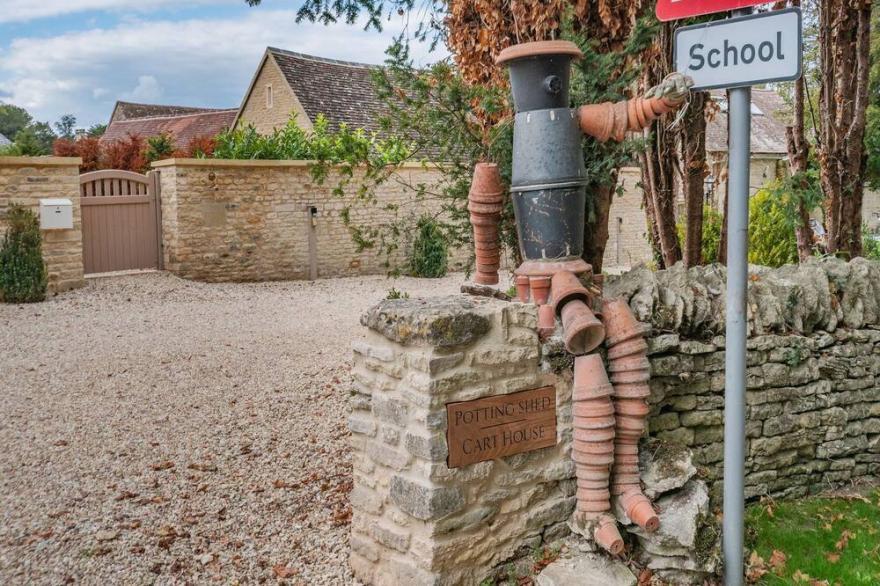 2 bedroom accommodation in Hatherop, near Cirencester