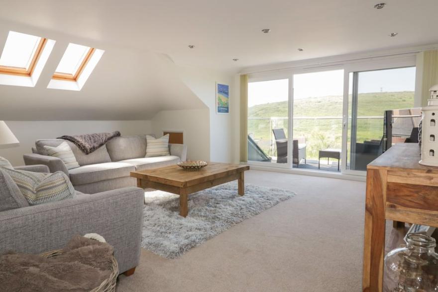 ATLANTIC VIEW, family friendly in Holywell Bay