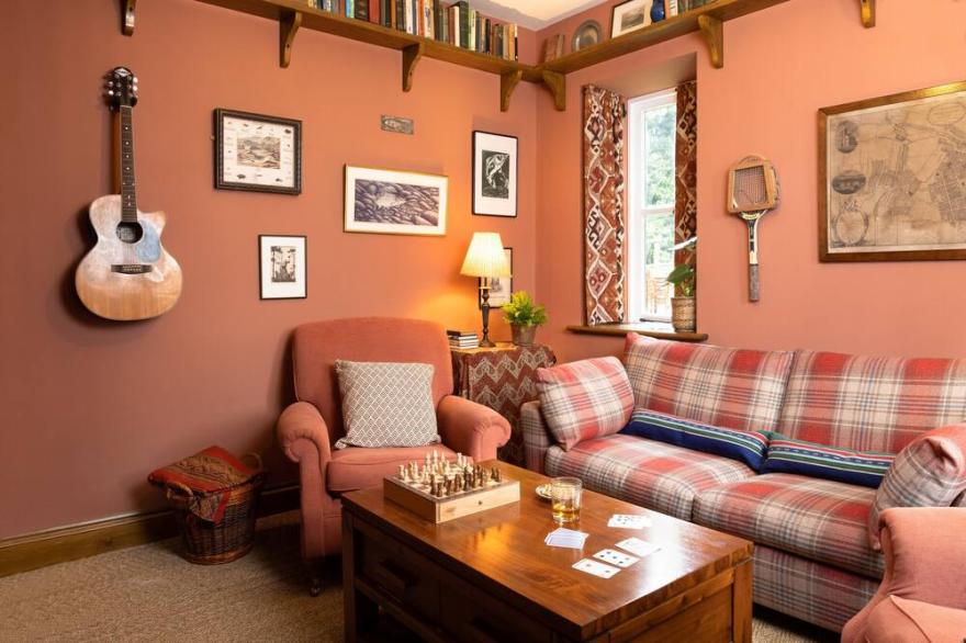 North Lodge - Luxury Lodge with Private Fishing Available