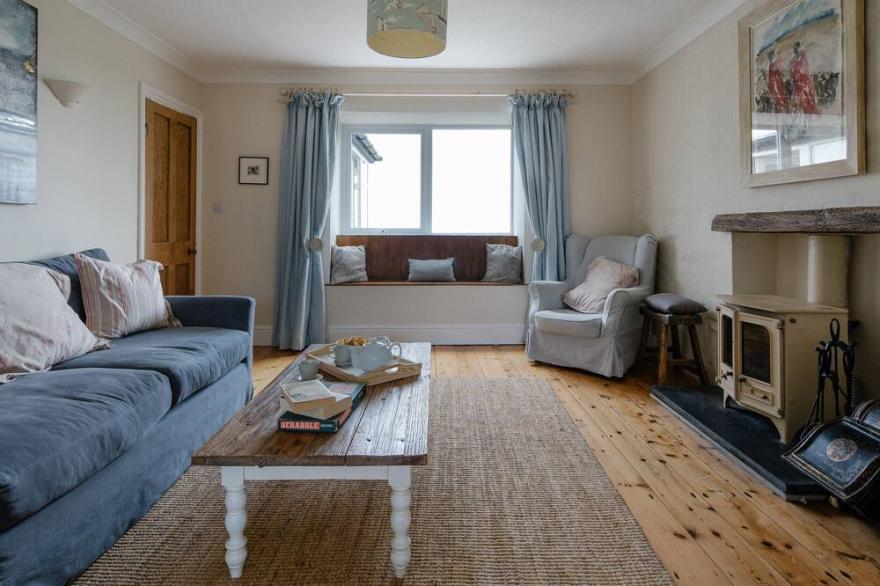 MERLINS COTTAGE, pet friendly, with open fire in Tintagel