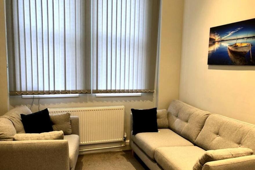 Cosy Flat in Central Stoke - Close to Amenities