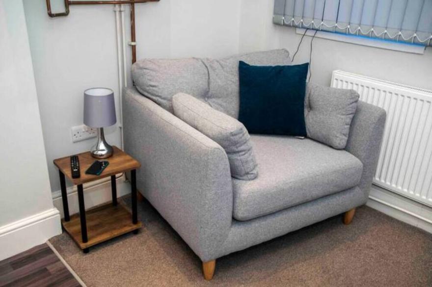 Cosy Flat in Central Stoke - Close to Amenities