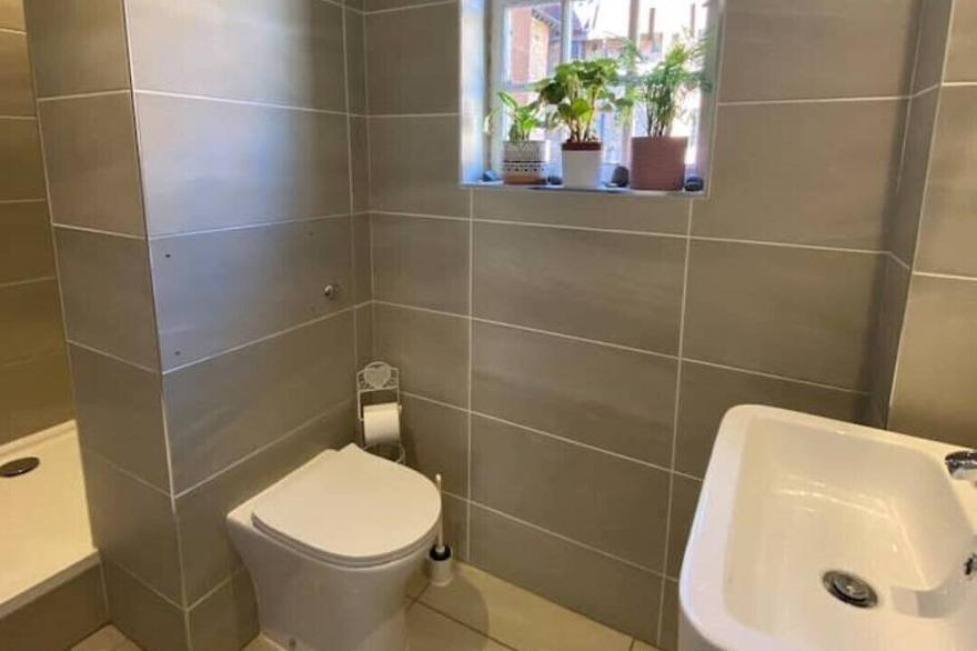 Historic beautiful Dean Village 1 bed flat with river views