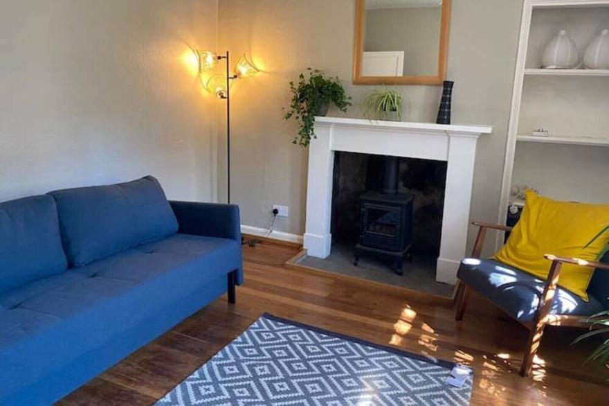 Historic beautiful Dean Village 1 bed flat with river views