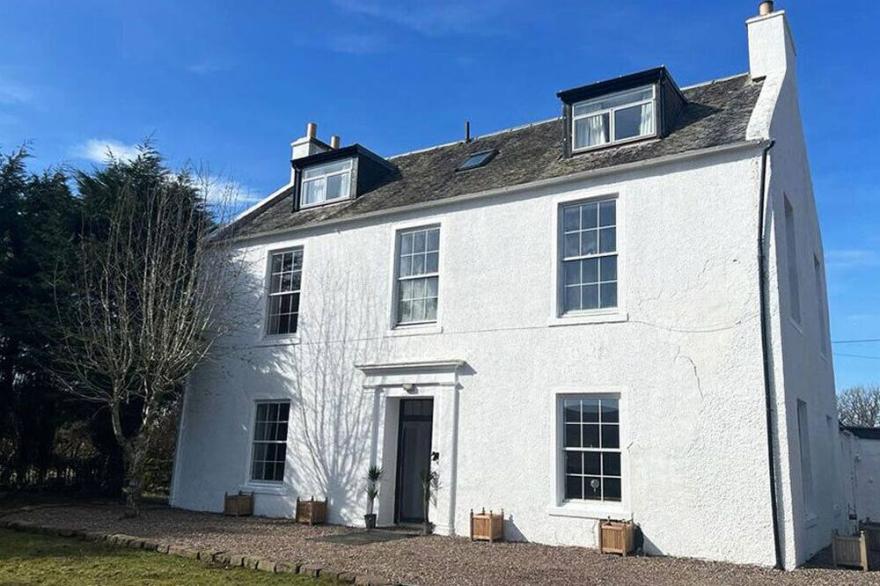 Colzium Estate House - within driving distance of Edinburgh
