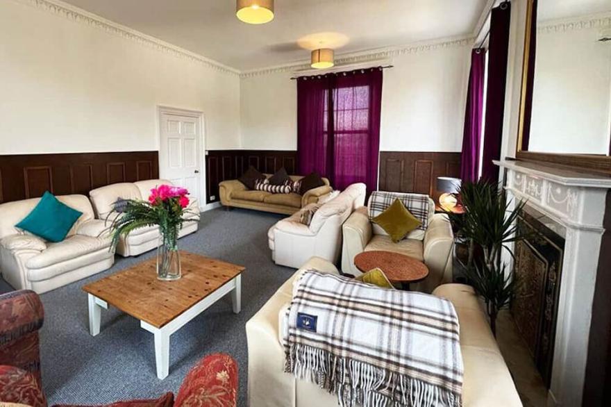 Colzium Estate House - within driving distance of Edinburgh