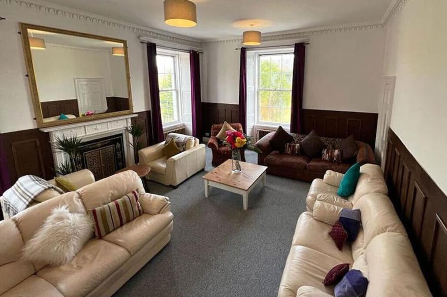 Colzium Estate House - within driving distance of Edinburgh