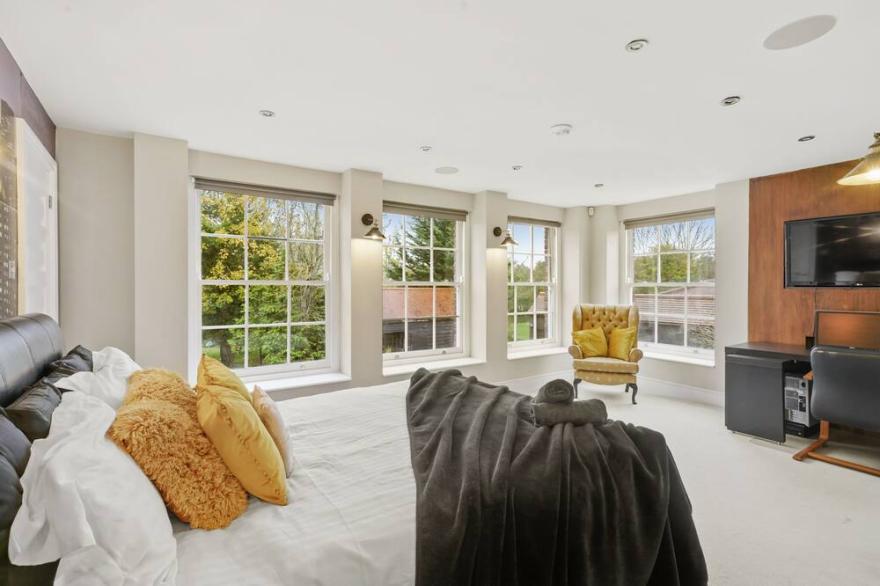 7bed Mansion With Cinema And Indoor Pool