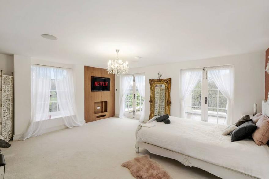 7bed Mansion With Cinema And Indoor Pool