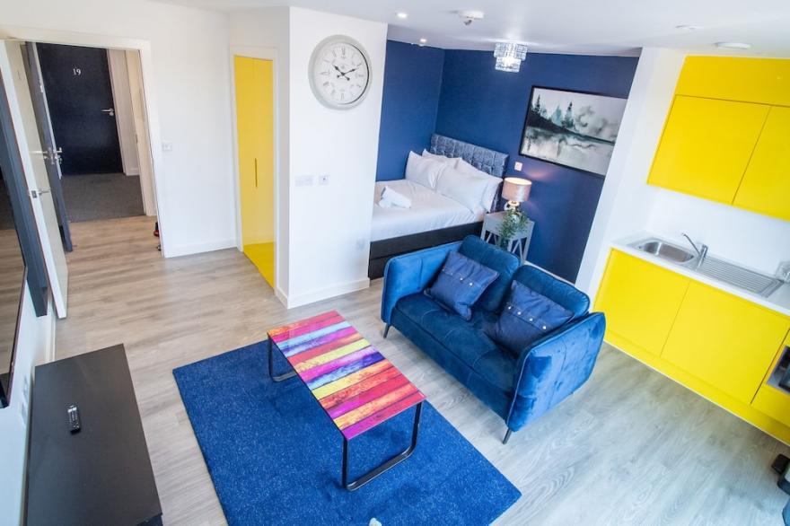 Blue Shade - studio apartment in Sheffield Centre