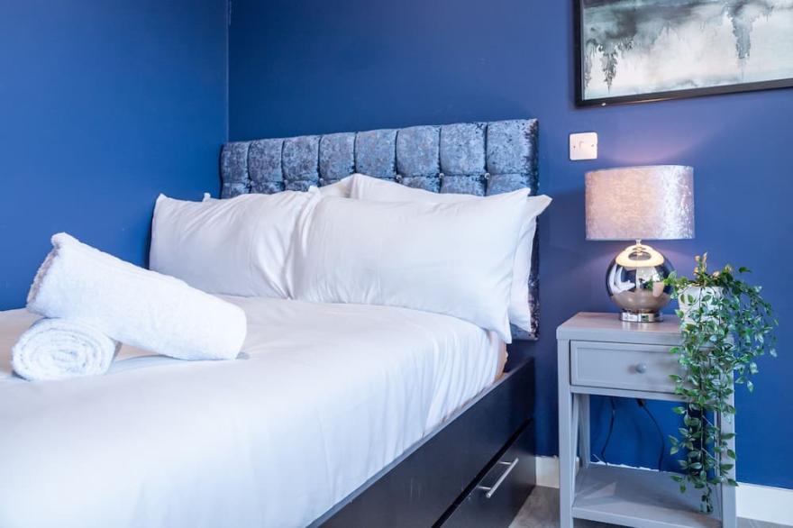 Blue Shade - studio apartment in Sheffield Centre
