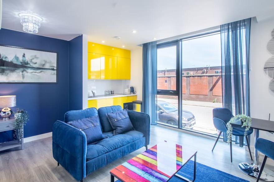 Blue Shade - studio apartment in Sheffield Centre