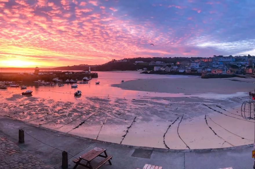 Two Harbour House, - Two Bedroom Apartment, Sleeps 4