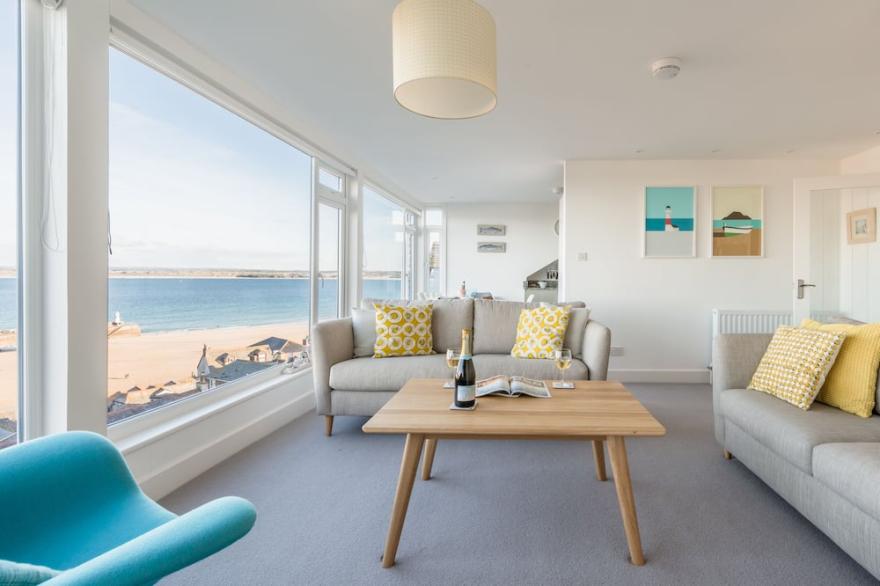 Sea Spirit with best views panoramic of St Ives ever! Within walking distance of heart of St Ives and beaches. Allocated parkin