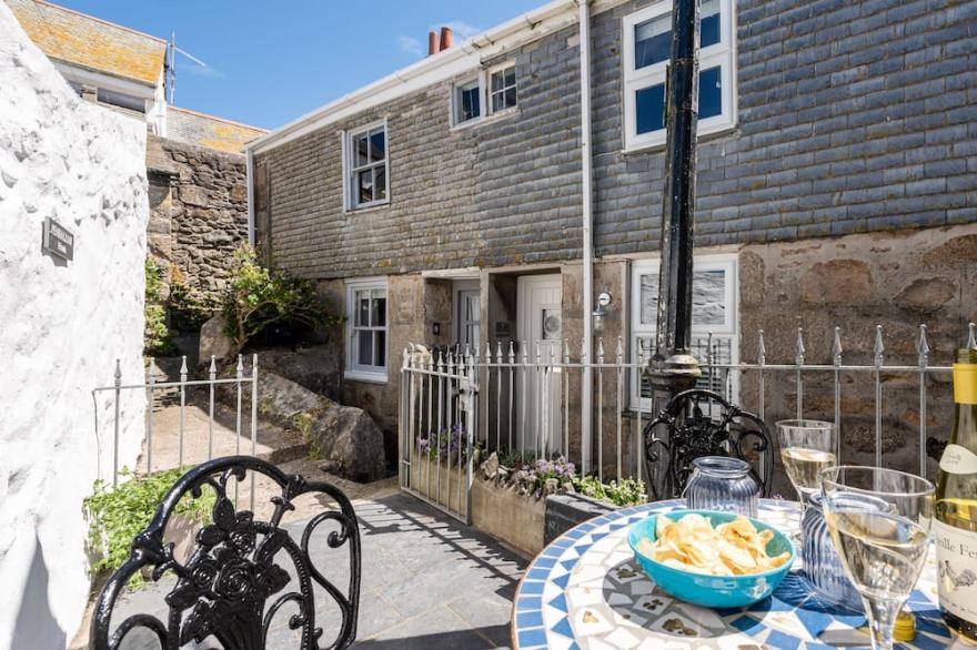 Penhallow is a traditional St Ives fisherman's cottage with lots of charm, so close to harbour beach, sea front and heart of St