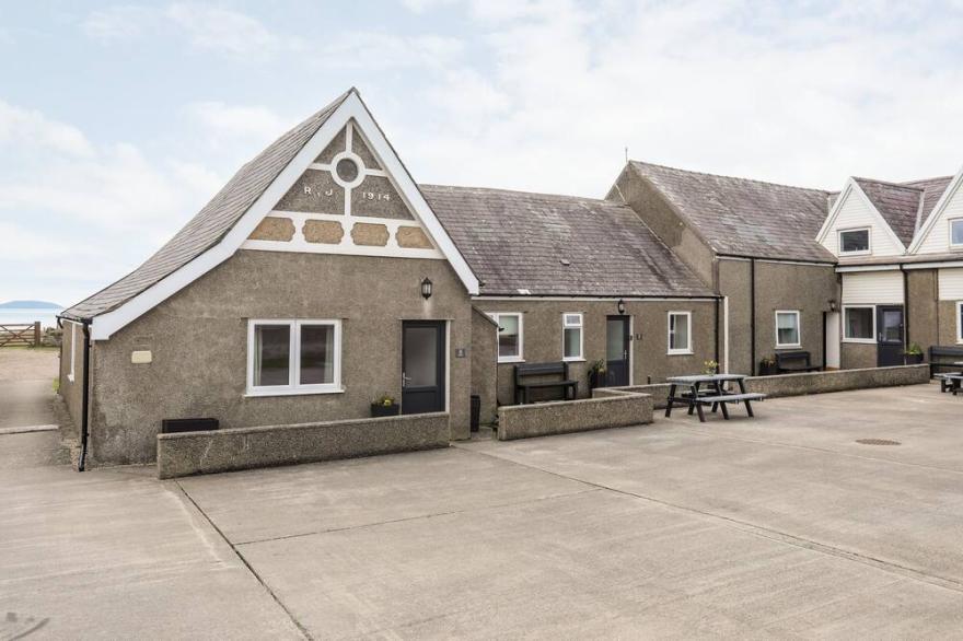 CEIRIAD - 9 TY'N DON, pet friendly, with a garden in Abersoch