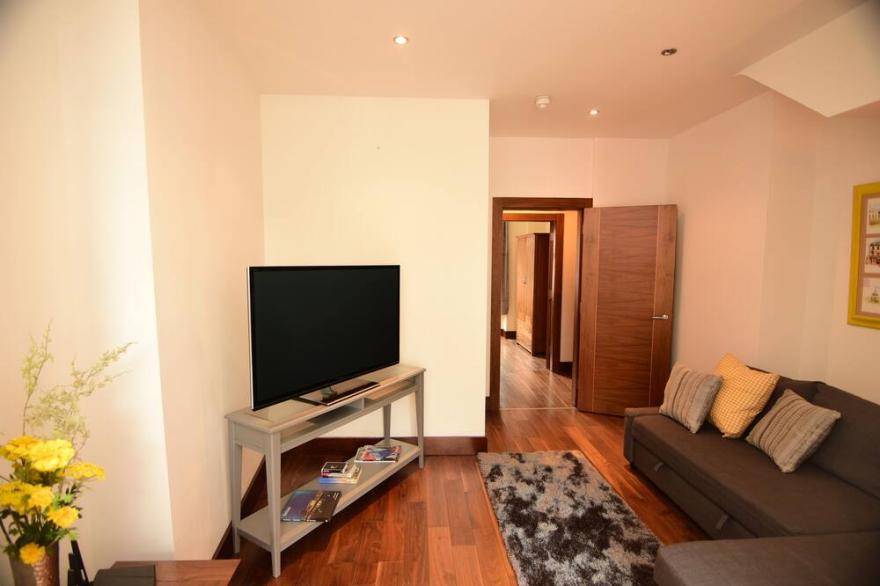 Modern Apartment with WiFi in great location.