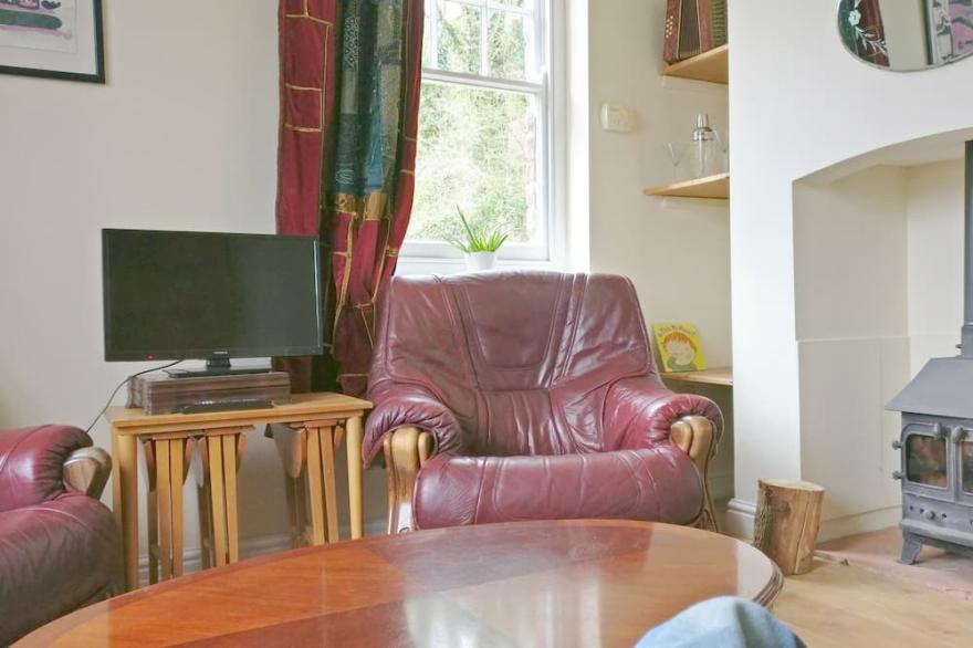 Self contained ground floor flat in peaceful location, excellent views and walks