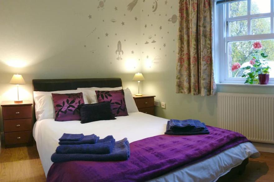 Self contained ground floor flat in peaceful location, excellent views and walks