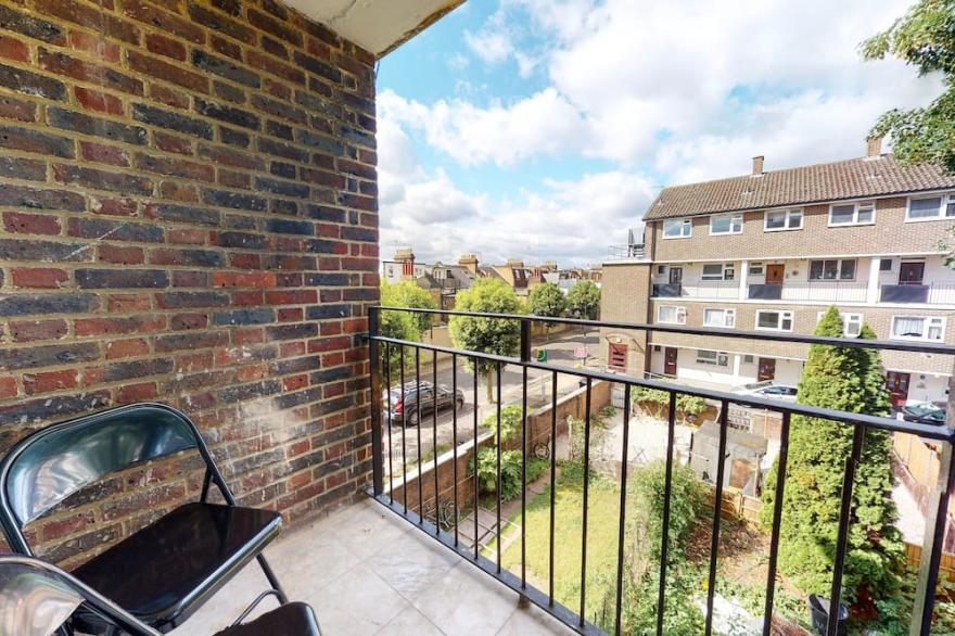 Amazing 3 Bedroom Flat - 4mins to tube station