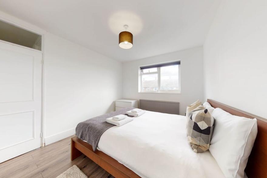 Amazing 3 Bedroom Flat - 4mins to tube station