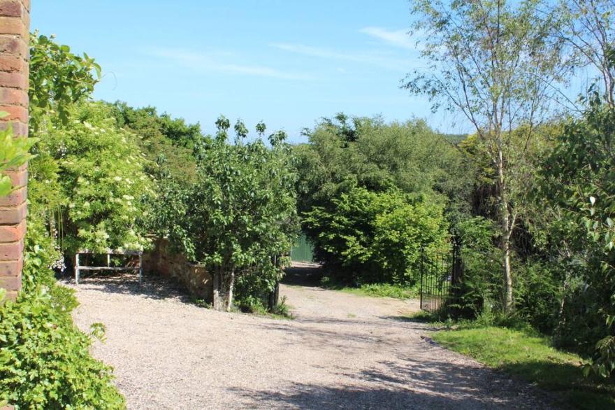 Tinkerbell's Lantern, 2 bed woodland lodge set in an area of outstanding beauty