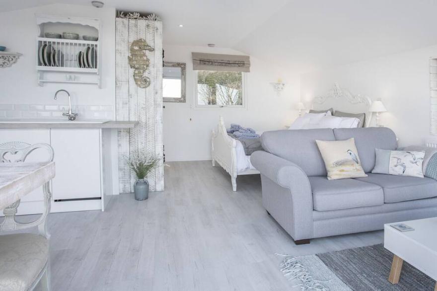 WEST MOUSE VIEW, romantic, luxury holiday cottage in Church Bay