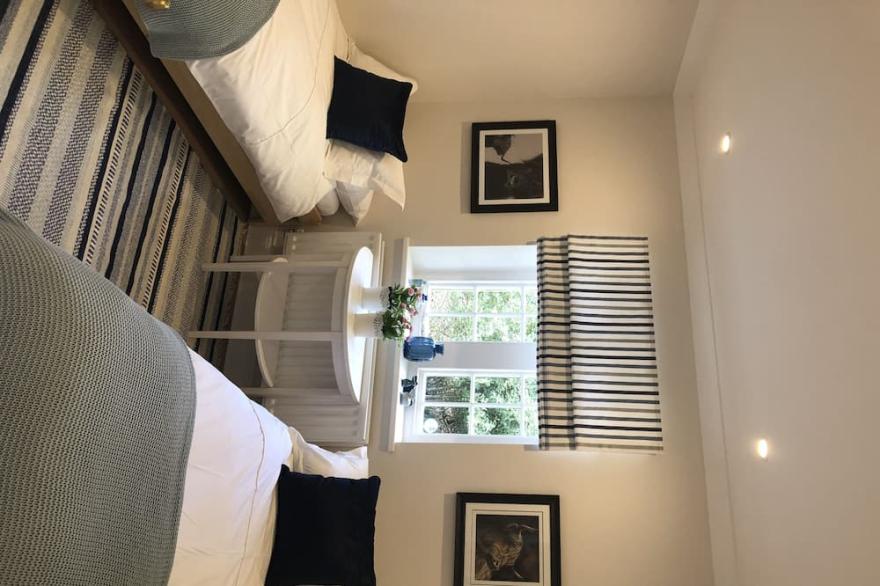 North Lodge cottage is a Charming /cozy 1890’s gate house