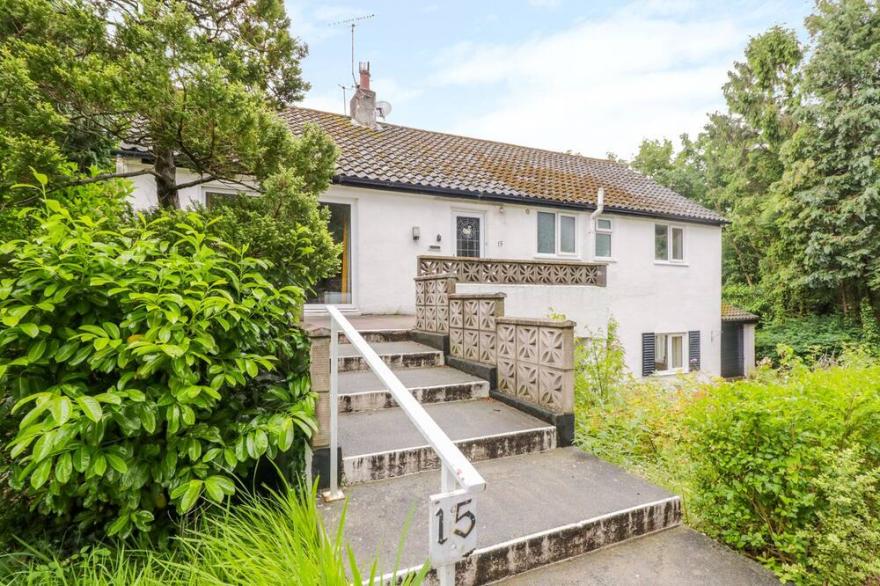 TANGLEWOOD, family friendly, character holiday cottage in Rhos-On-Sea