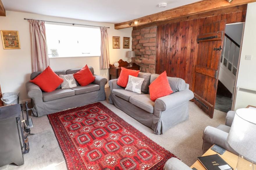 ONE TOWN END, pet friendly, character holiday cottage in Mungrisdale