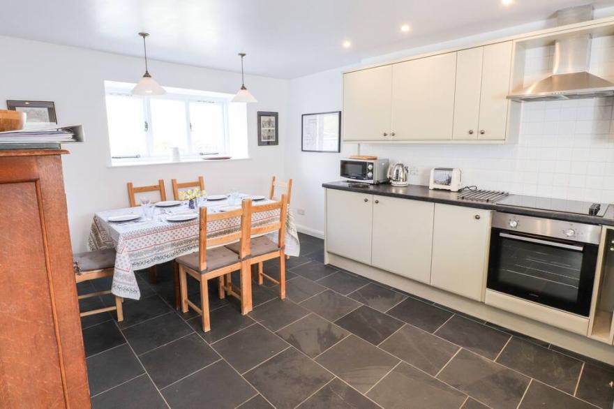 ONE TOWN END, pet friendly, character holiday cottage in Mungrisdale
