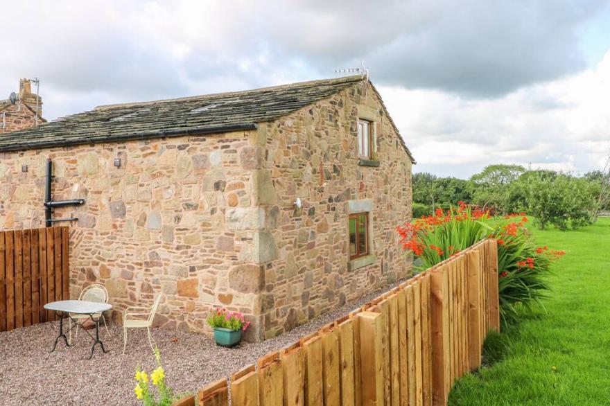 THE CROFT, romantic, character holiday cottage in Chorley