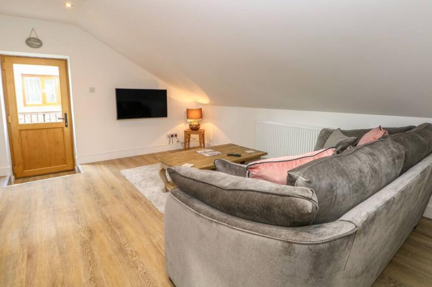 THE CROFT, romantic, character holiday cottage in Chorley