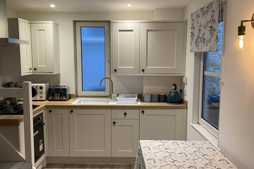 Sandals cottage a stones throw from Harbour beach