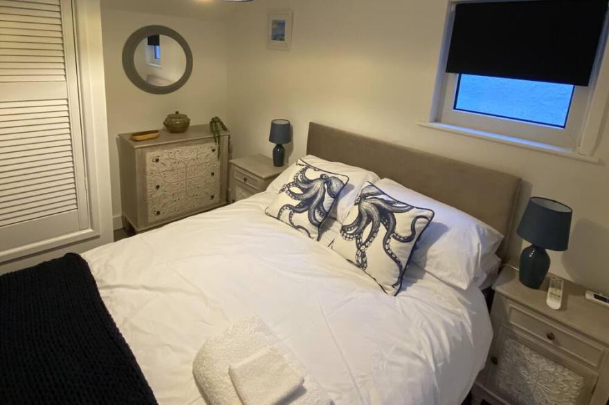 Sandals cottage a stones throw from Harbour beach