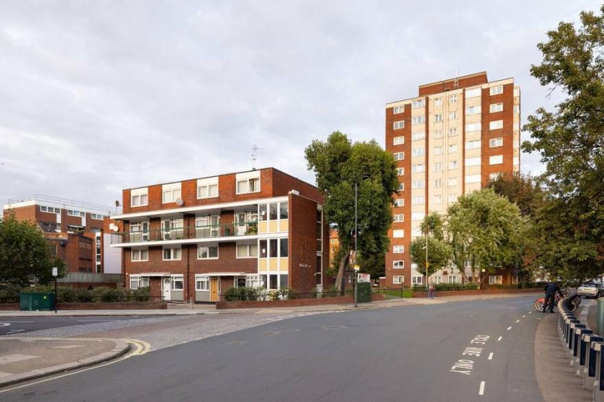 The Margravine Maisonette - Modern & Bright 2BDR Flat