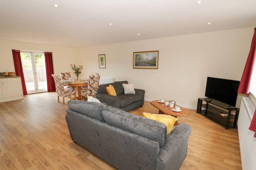 ROSE COTTAGE, family friendly, with a garden in Welford-On-Avon