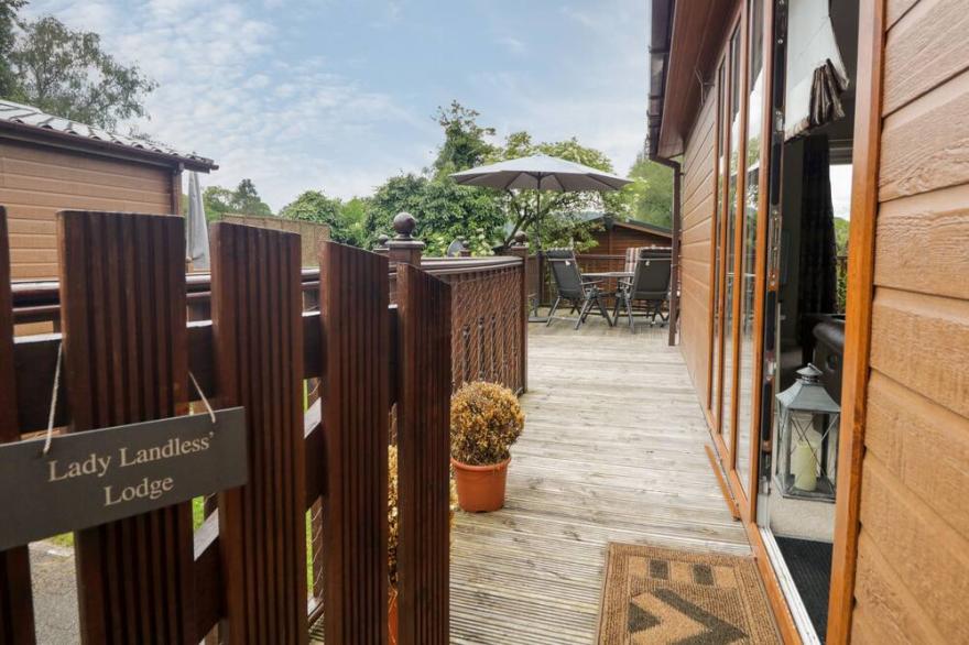 LADY LANDLESS LODGE, pet friendly, with a garden in Windermere