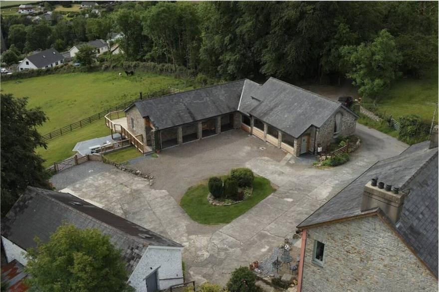 Stunning holiday home with panoramic views across the Teifi valley