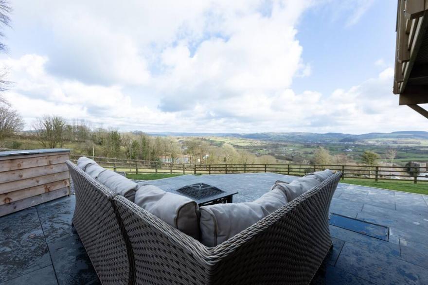 Stunning holiday home with panoramic views across the Teifi valley