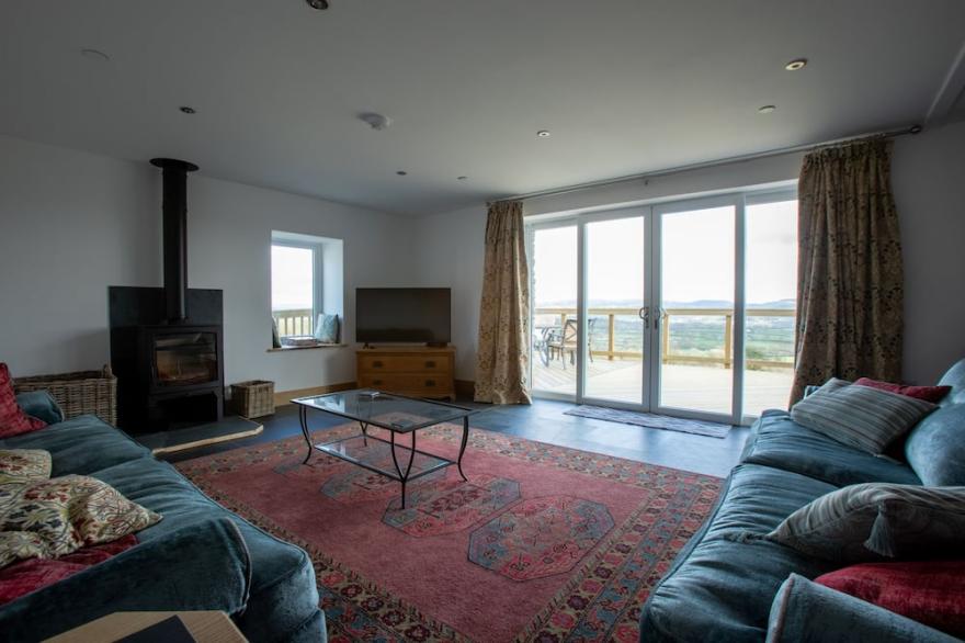 Stunning holiday home with panoramic views across the Teifi valley