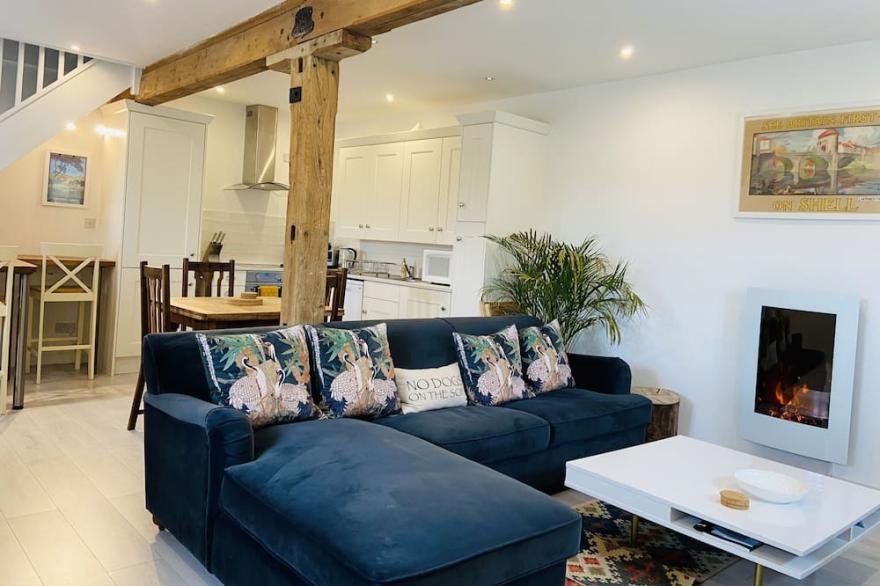 Stylish & Rural Country Cottage